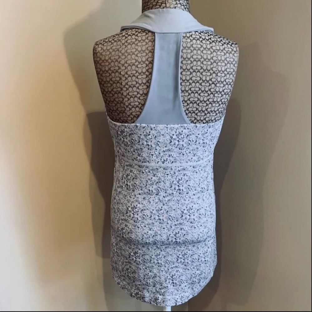 Lululemon Lulu Tank Gray White Print Scoop Neck Racerback Athletic Top Size 6 - Picture 2 of 12
